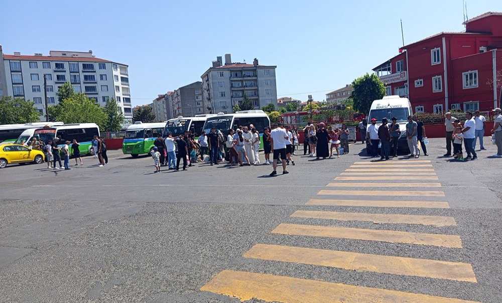 Pikniğe Ve Sahile Gidenler Otobüs Çilesi Yaşadı