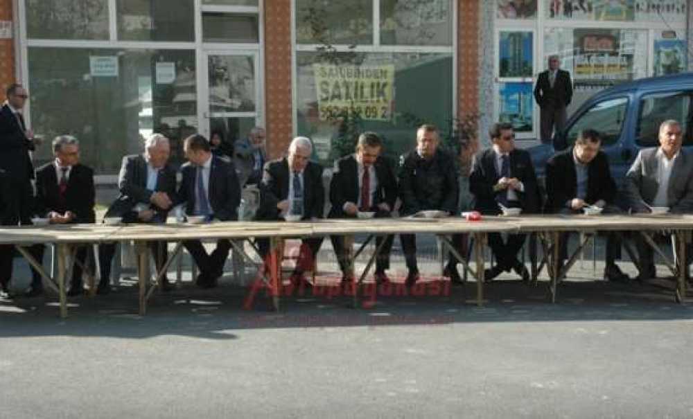 Pazarcılar Odasından Geleneksel Aşure Dağıtımı