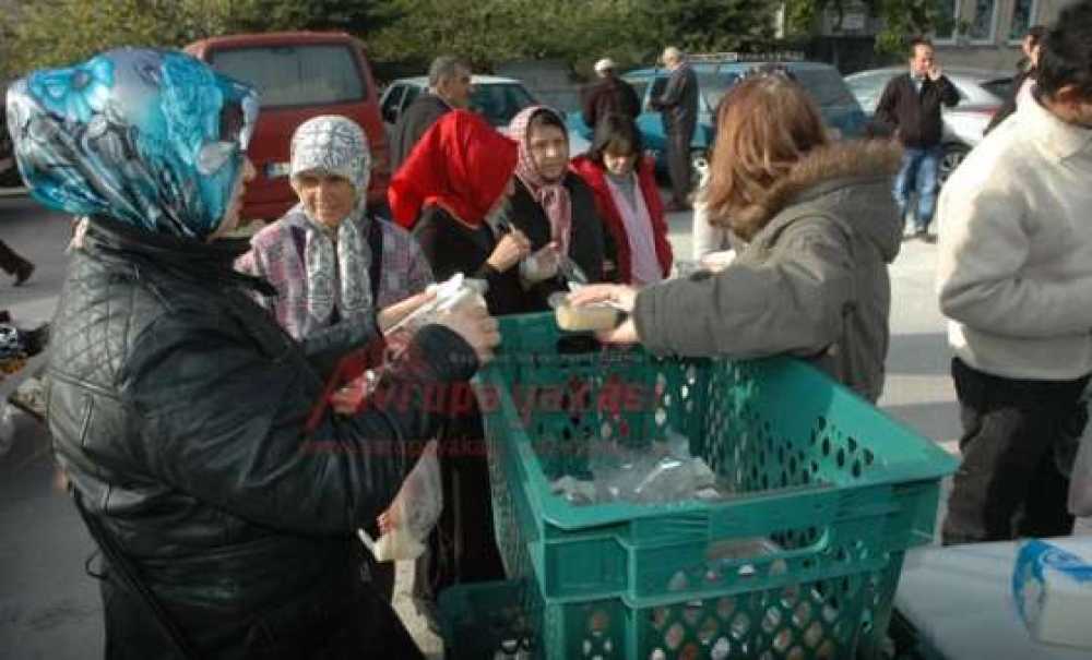 Ak Parti Ergene İlçe Teşkilatı Aşure Dağıttı