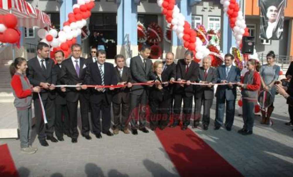 Gönüllü Hizmet Vakfı Aysel – Abdullah Öğücü Ortaokulu Törenle Açıldı