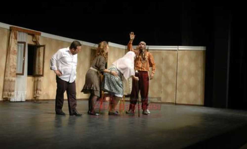 Entrikalı Dolap Komedyası Kapalı Gişe Oynadı