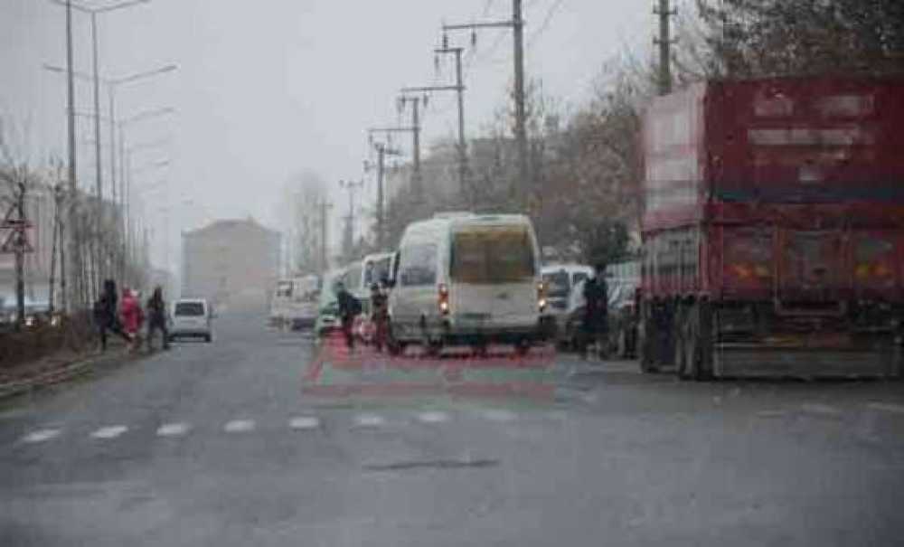 Bülent Ecevit Bulvarı Otobüs Parkına Döndü