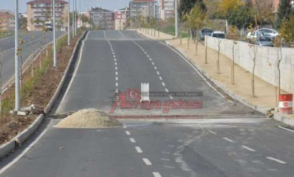 Bülent Ecevit Bulvarı Trafiğe Kapatıldı