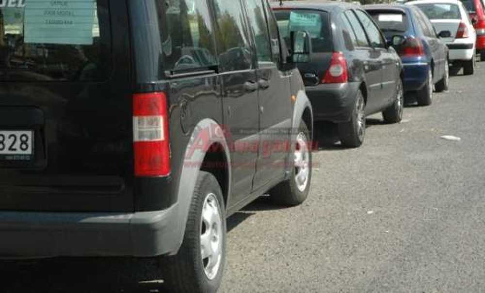 Emniyet Müdürlüğünün Önü Oto Galeriye Döndü