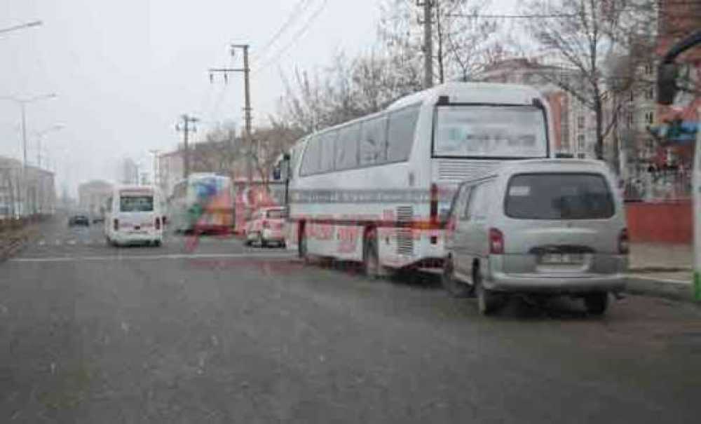 Bülent Ecevit Bulvarı Otobüs Parkına Döndü