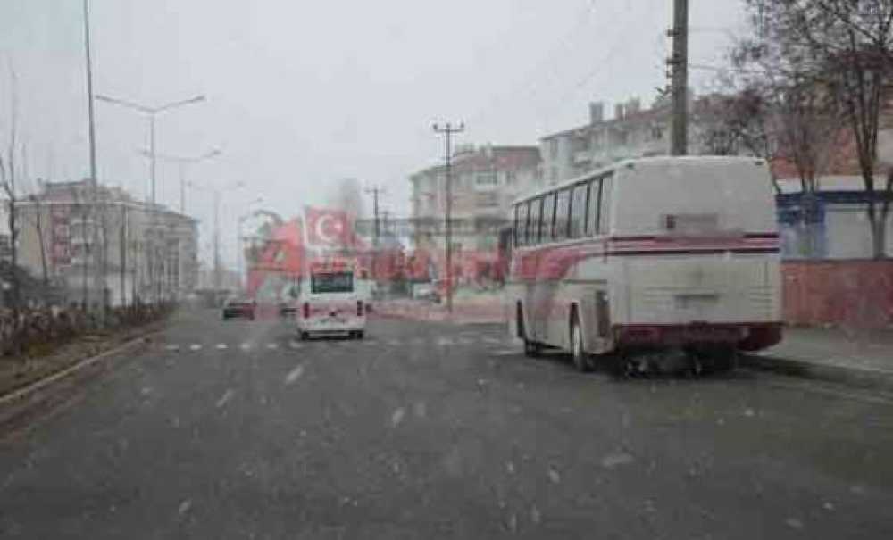 Bülent Ecevit Bulvarı Otobüs Parkına Döndü