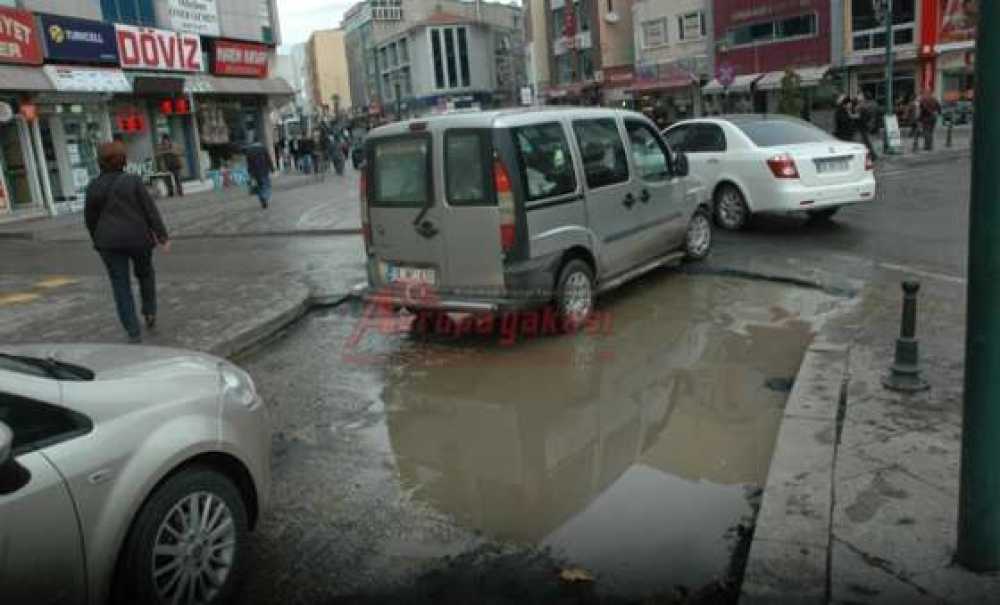 Yol Çamur Deryasına Döndü