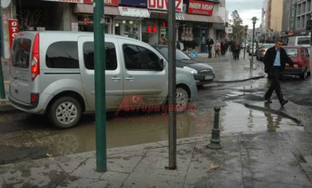 Yol Çamur Deryasına Döndü