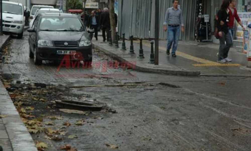 Yol Çamur Deryasına Döndü