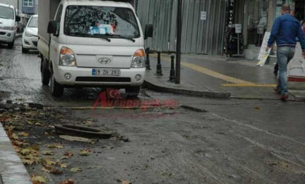 Yol Çamur Deryasına Döndü