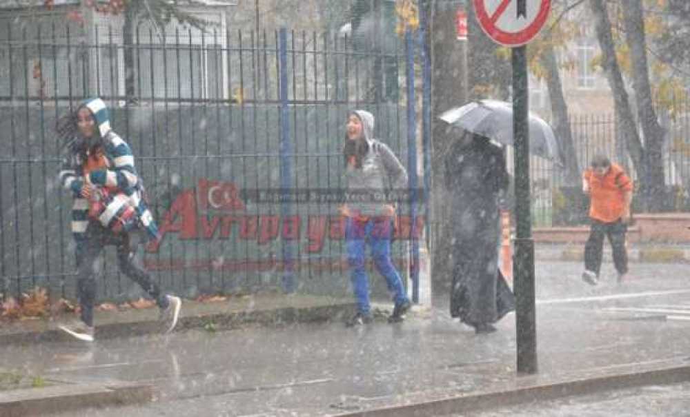 Yağmur Hazırlıksız Yakaladı