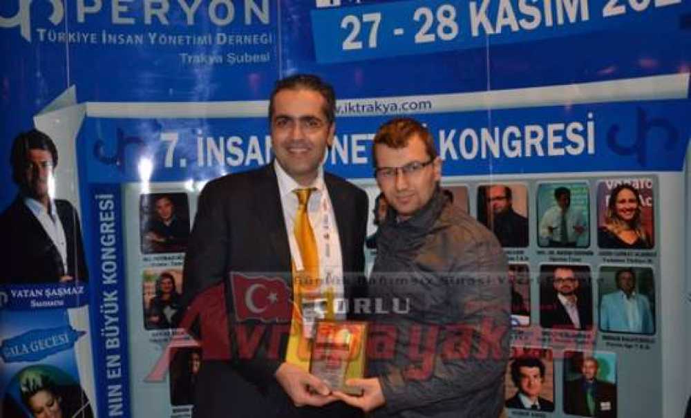 Peryön'den Avrupa Yakası Gazetesi Ve Gazeteciler Derneği'ne Plaket