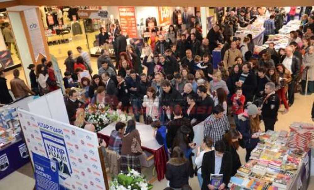 Fatih Portakal Çorlu'da İmza Gününe Katıldı