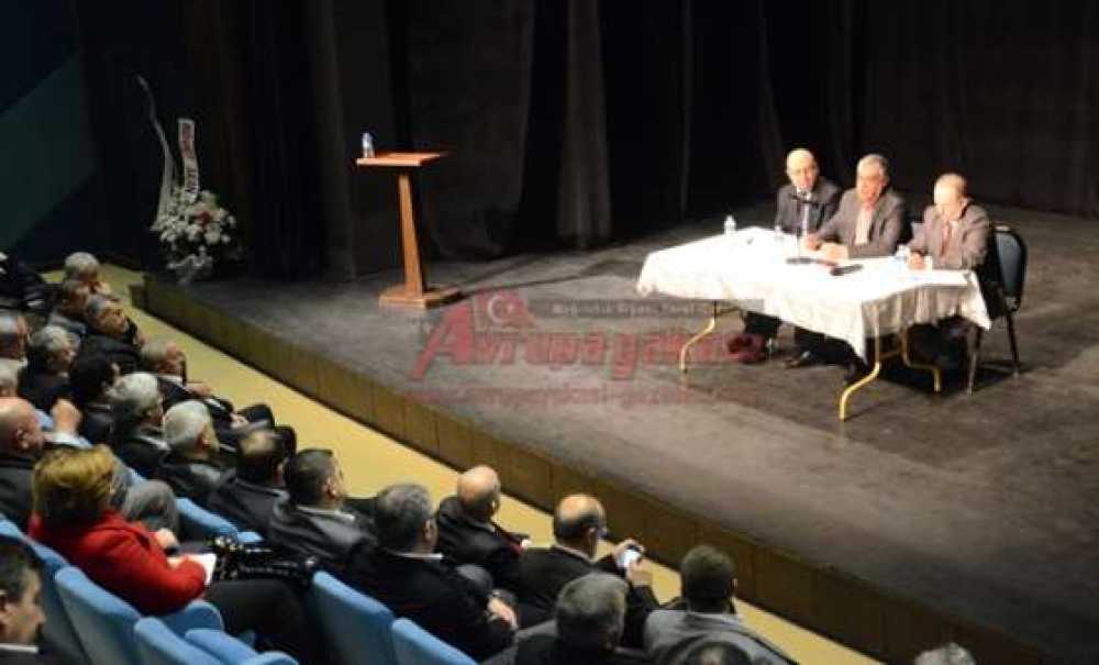 Ak Parti Muhtarlara Büyükşehir Yasasını Anlatıyor