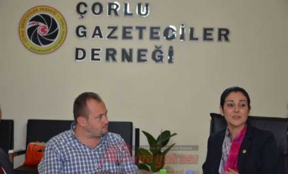 Ak Partili Özlem Yemişçi'den Çorlu Gazeteciler Derneği'ne Ziyaret