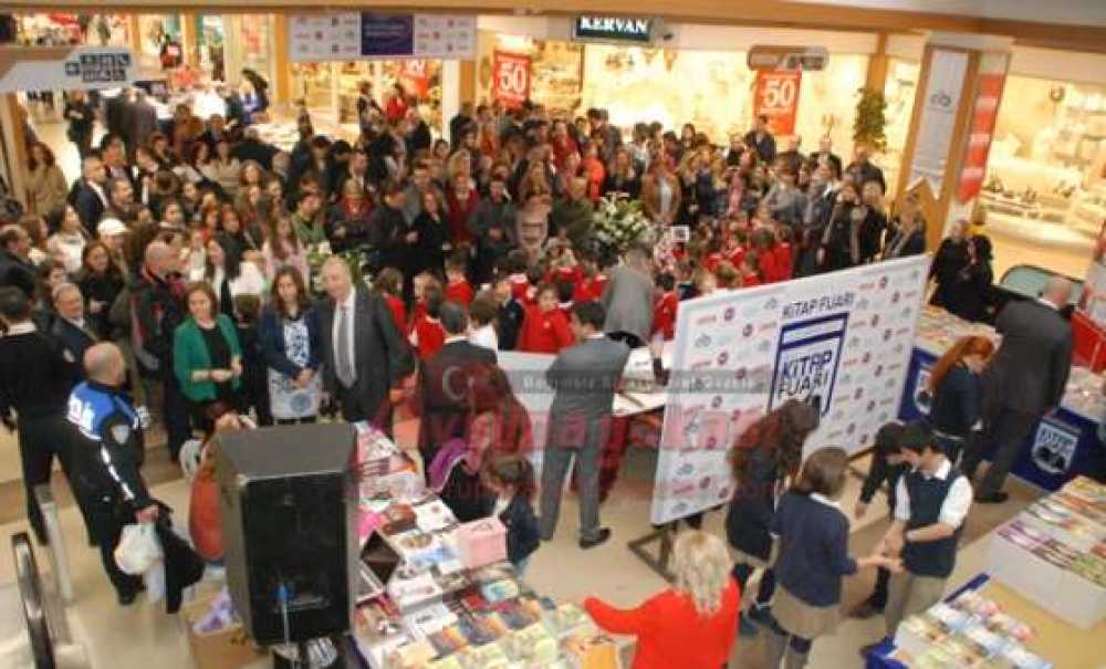 Çorlu Kitap Fuarı'na Yoğun İlgi