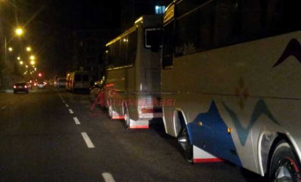 Bülent Ecevit Bulvarı Tir Ve Otobüs Park Alanına Döndü