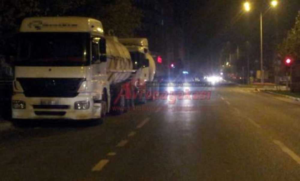 Bülent Ecevit Bulvarı Tir Ve Otobüs Park Alanına Döndü