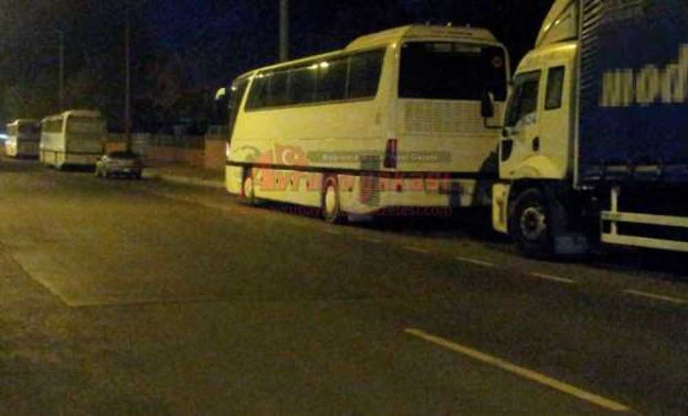 Bülent Ecevit Bulvarı Tir Ve Otobüs Park Alanına Döndü