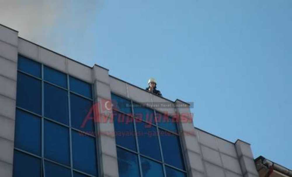 Cumhuriyet Meydanında Yangın Paniği