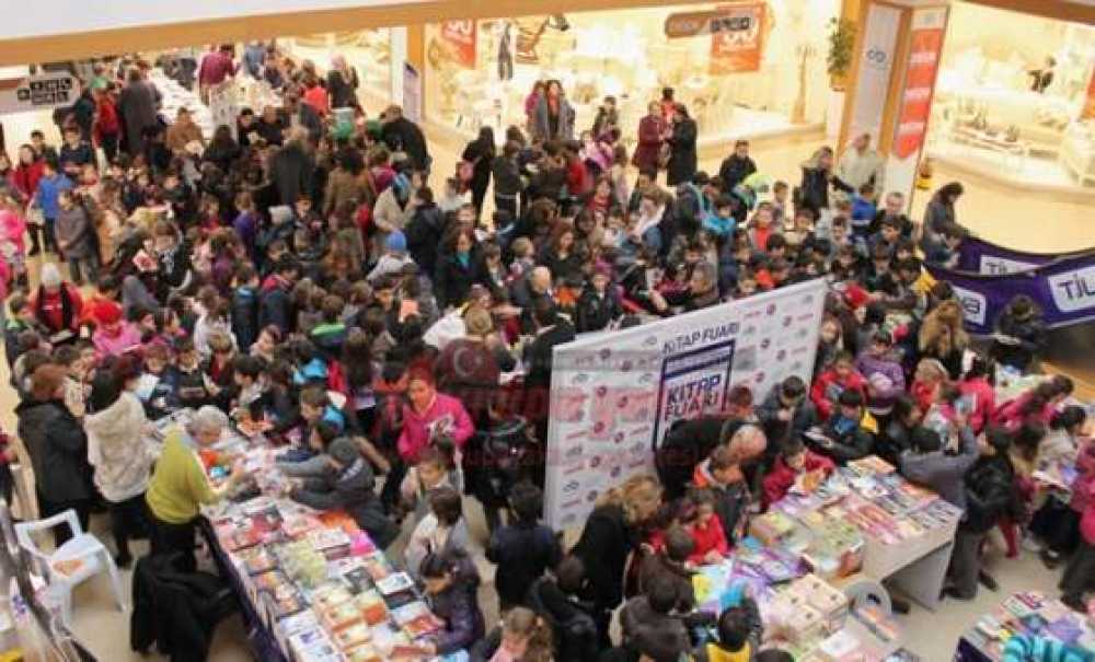 Çorlu Kitap Fuarı'na Yoğun İlgi
