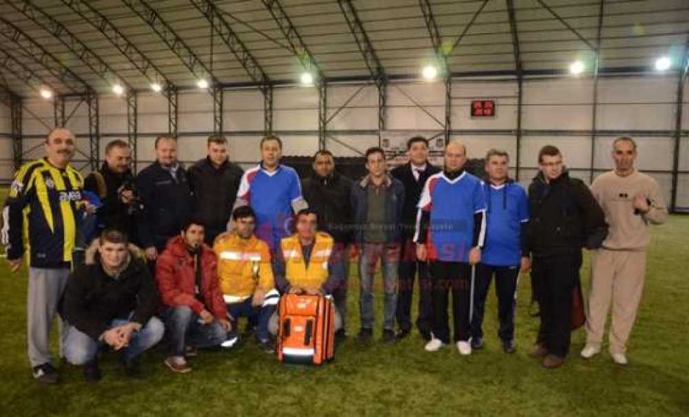 Vali Yerlikaya İşitme Engellilerle Halı Saha Maçı Yaptı