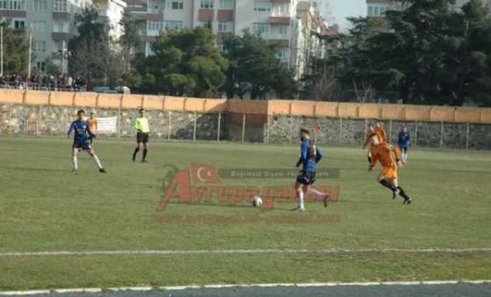 Çorlu Gençlerbirliğispor Liderliğini Perçinliyor