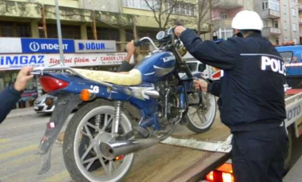 Plakasız Motosikletler Toplanıyor