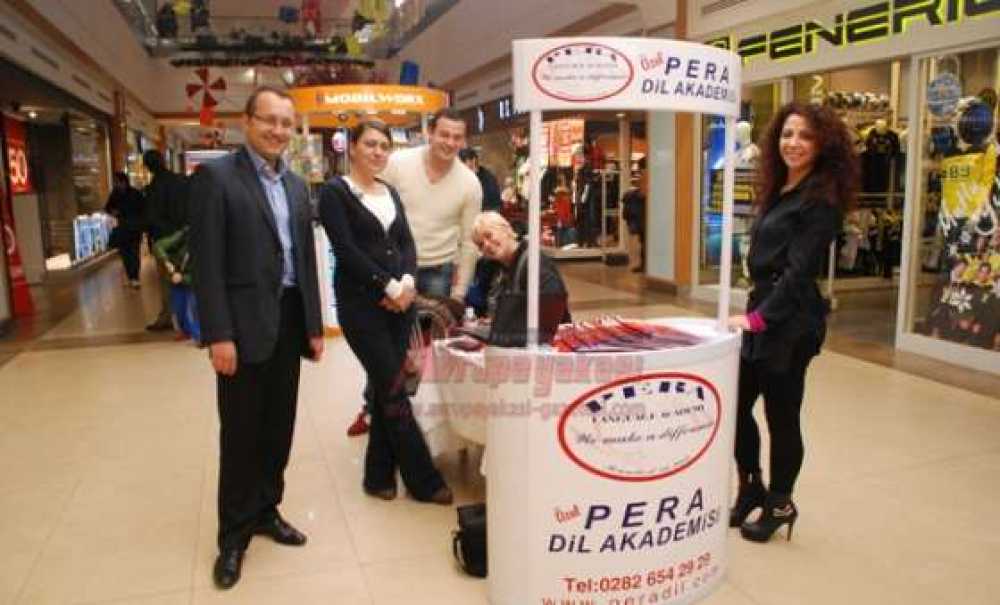Özel Pera Dil Akademisi Orion Avm`de Stant Açtı
