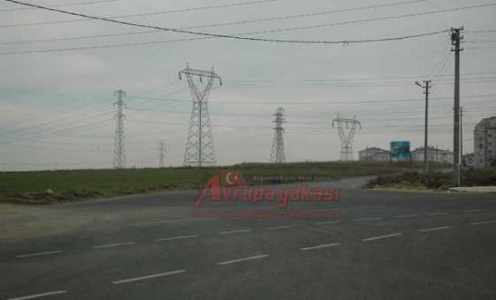 Yol Ortasında Kalan Elektrik Direği Kaldırıldı