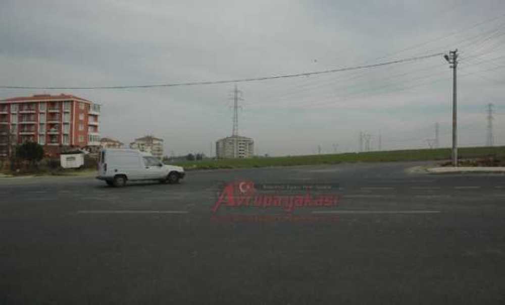 Yol Ortasında Kalan Elektrik Direği Kaldırıldı