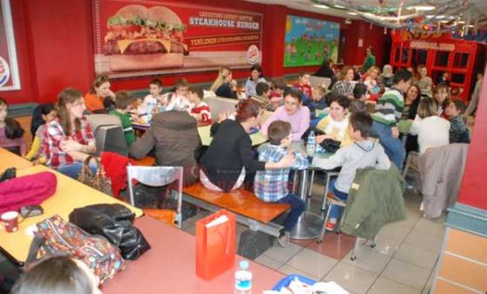 Gülçin Kreş'ten Sevgi Evlerine Yılbaşı Partisi