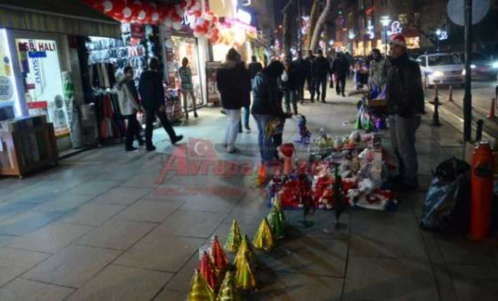 Yeni Yıla Saatler Kala