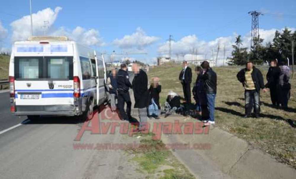 Minibüs Ile Otomobil Çarpıştı: 1 Yaralı