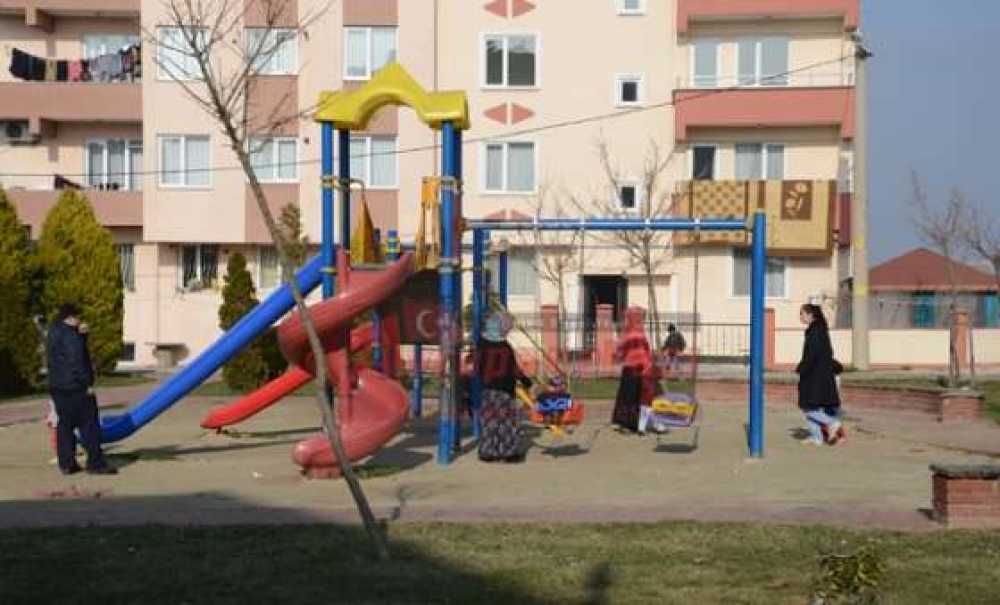 Güneşli Hava Çocuk Parklarını Doldurdu