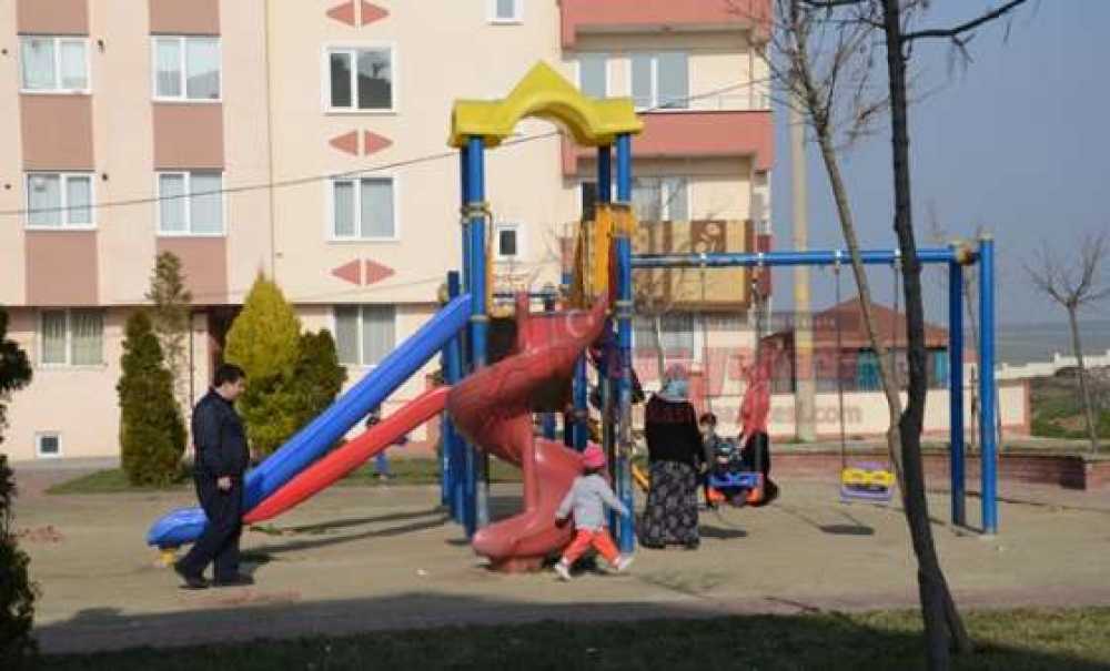 Güneşli Hava Çocuk Parklarını Doldurdu