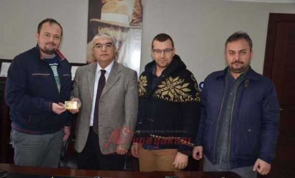 Üye Kartını Teslim Aldı