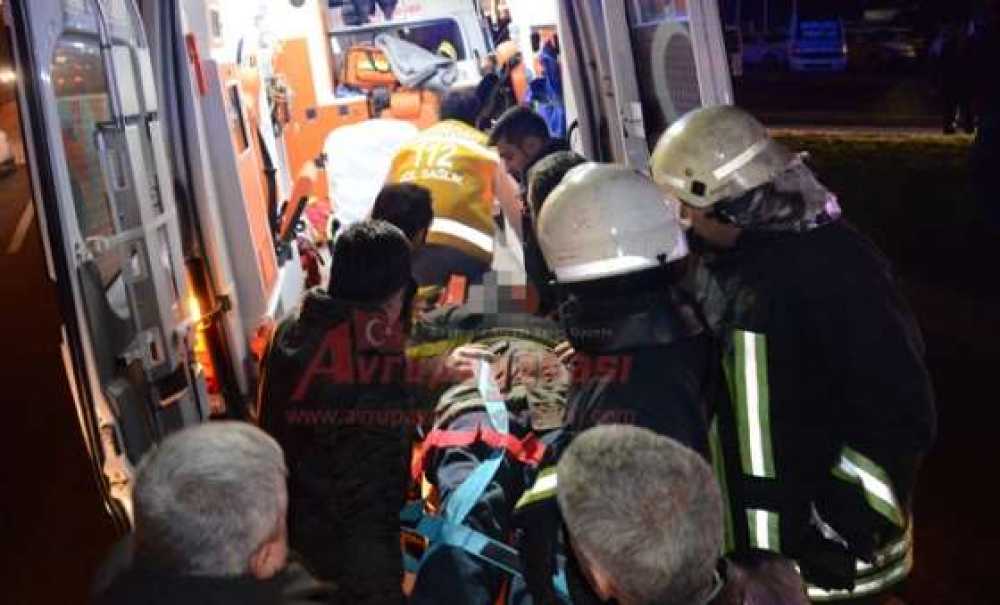 Otomobil İşçi Servisine Çarptı; 14 Yaralı