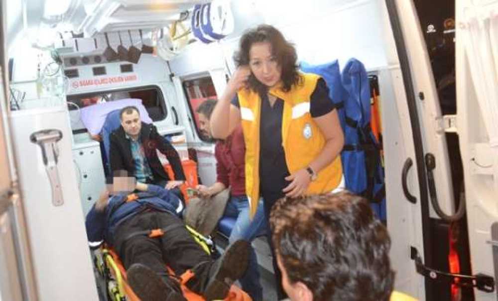 Otomobil İşçi Servisine Çarptı; 14 Yaralı