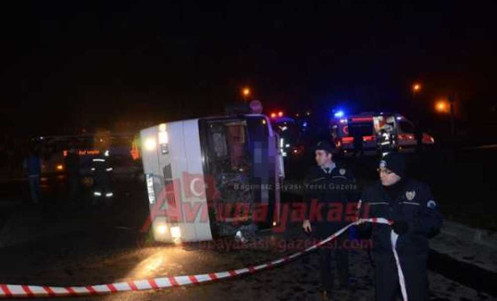 Otomobil İşçi Servisine Çarptı; 14 Yaralı