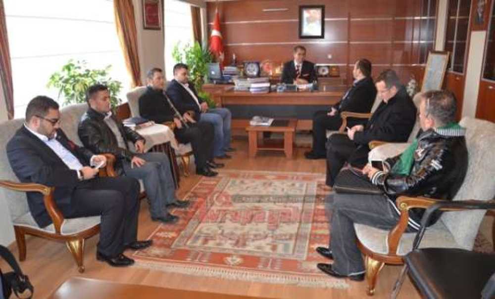 Gazetecilerden Kaymakam Doğan'a İdareciler Günü Kutlaması