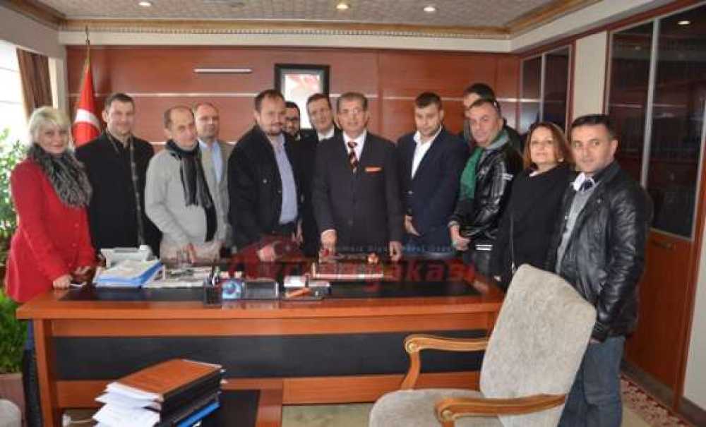 Gazetecilerden Kaymakam Doğan'a İdareciler Günü Kutlaması