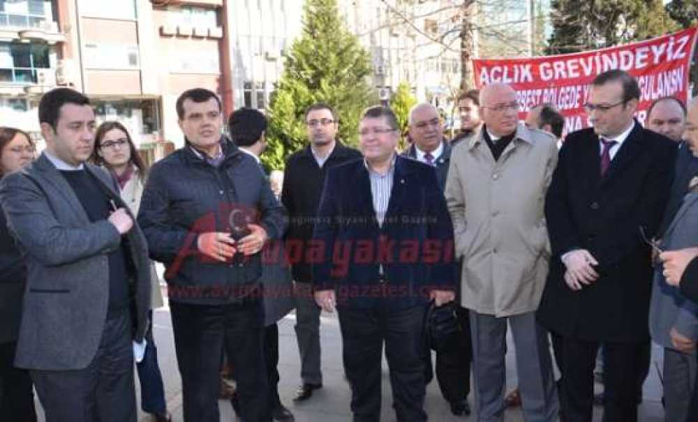 Çorlu'daki Avukatlar Açlık Grevine Başlayan İşçilere Destek Oldular