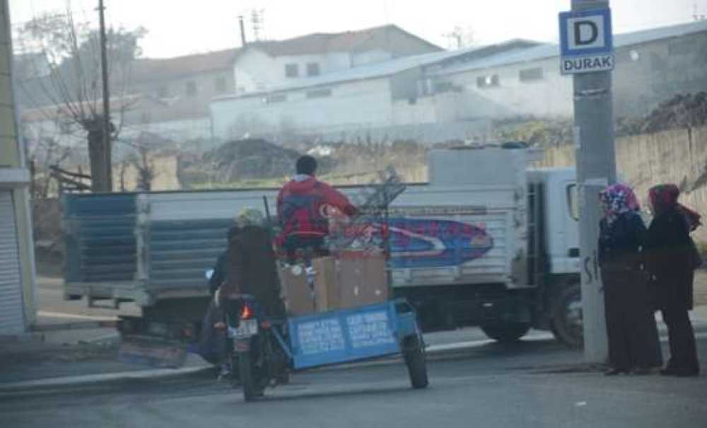 Motosiklet Üzerinde Tehlikeli Yolculuk