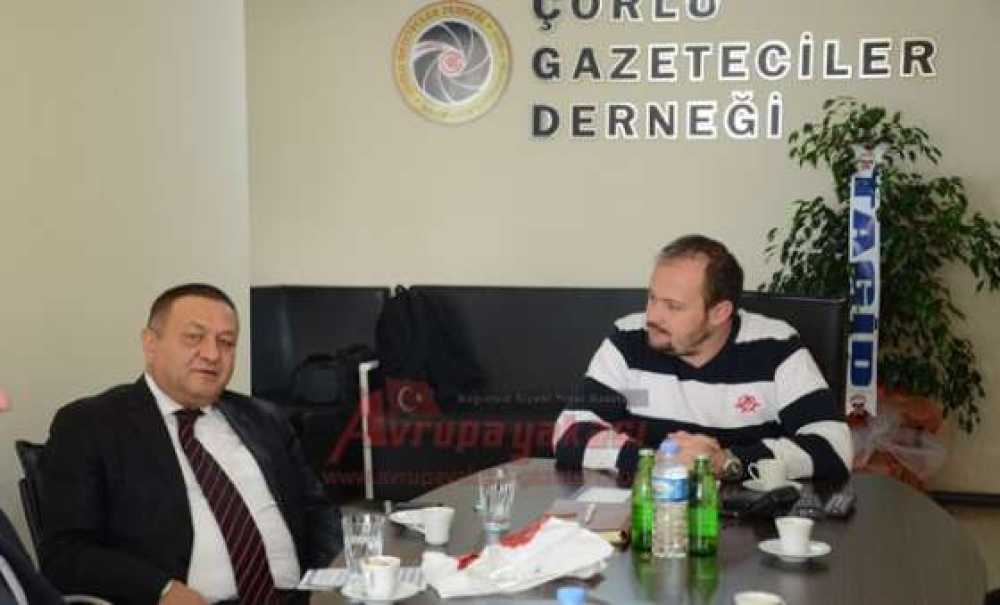 İş Bankası Bölge Müdürü İbrahim Hamarat'tan Çorlu Gazeteciler Derneği'ne Ziyaret