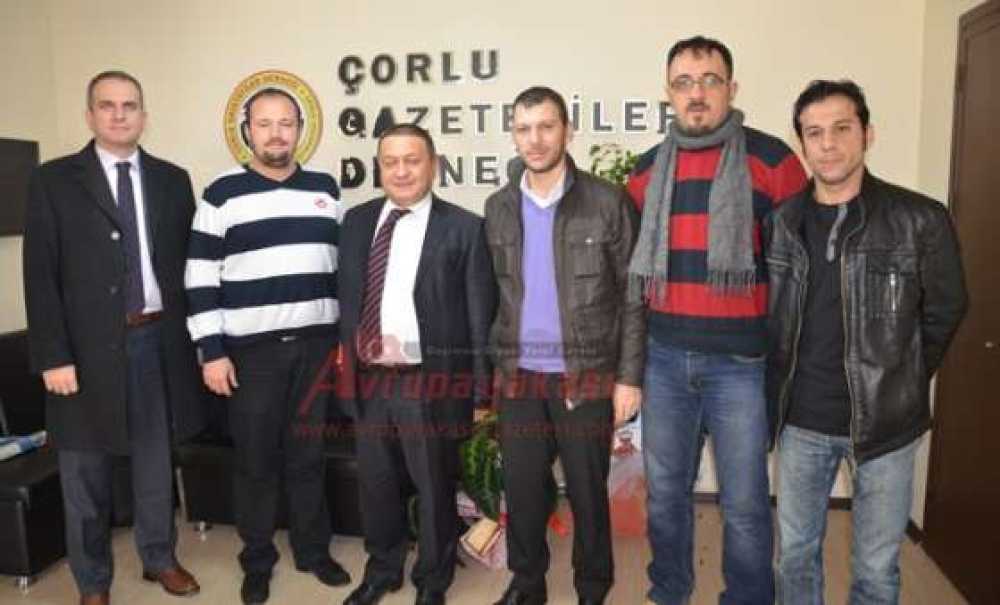İş Bankası Bölge Müdürü İbrahim Hamarat'tan Çorlu Gazeteciler Derneği'ne Ziyaret