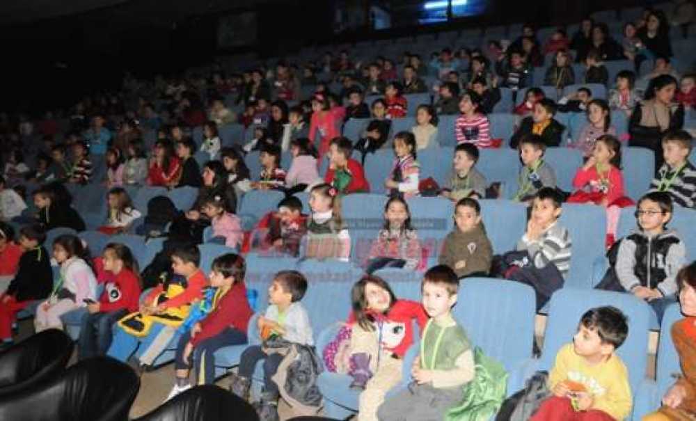 Minik Balığın Macerası Adlı Çocuk Oyunu Sahnelendi