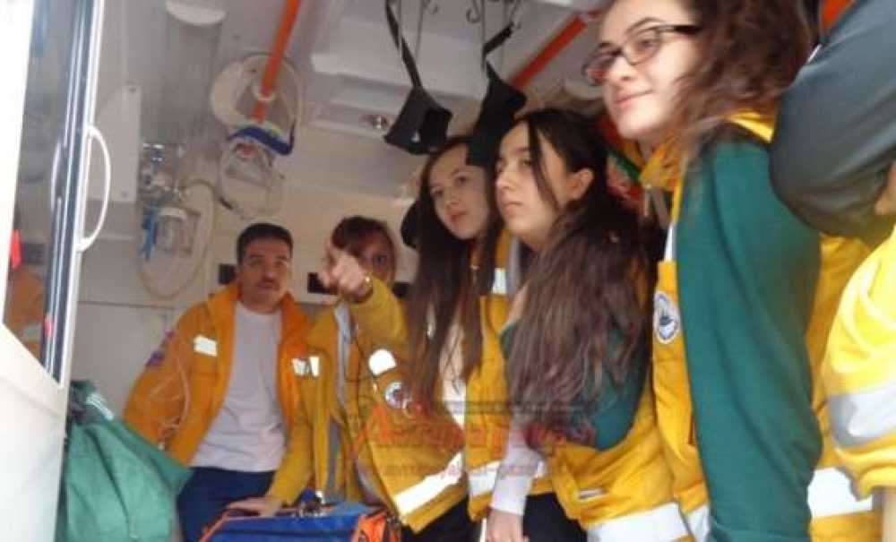 Öğrenciler 112 Ambulansında Uygulama Yaptı