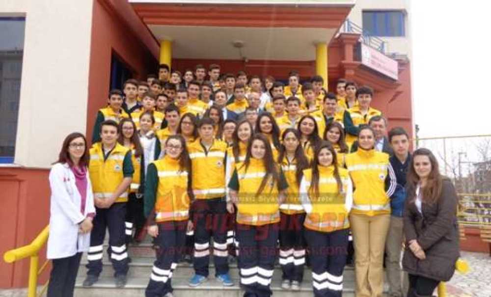 Öğrenciler 112 Ambulansında Uygulama Yaptı