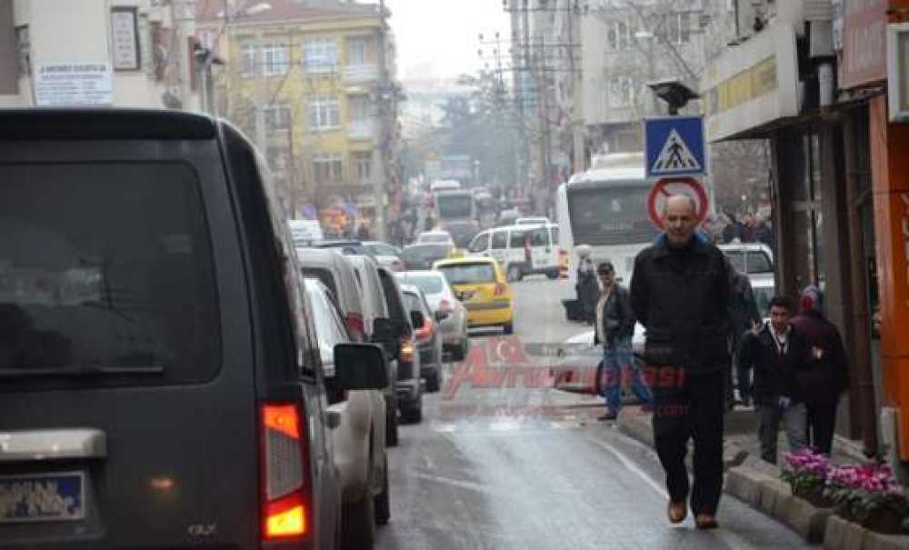 Yayalar Trafiği Altüst Ediyor